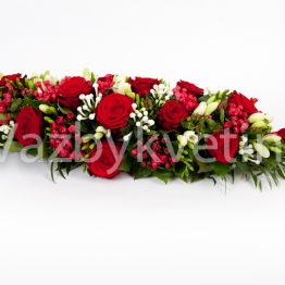 Kytice na stůl z rudých růží
