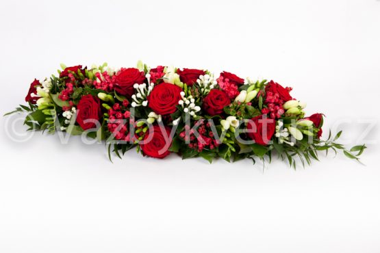 Kytice na stůl z rudých růží