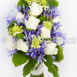 Svatební kytice v tónu bílé a fialové