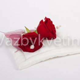 Polštářek na prstýnky z rudých růží