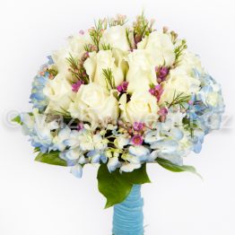 Světle modrá kytice pro nevěstu