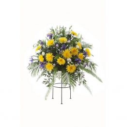 Aranžmá žluté jednokvěté chryzantémy, eustoma a irisy