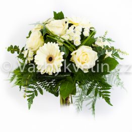 Kytice z bílých růží a gerber
